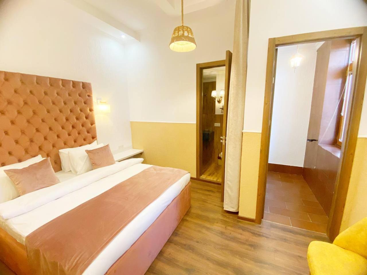 Hotel Orange Kutaisi Exterior photo