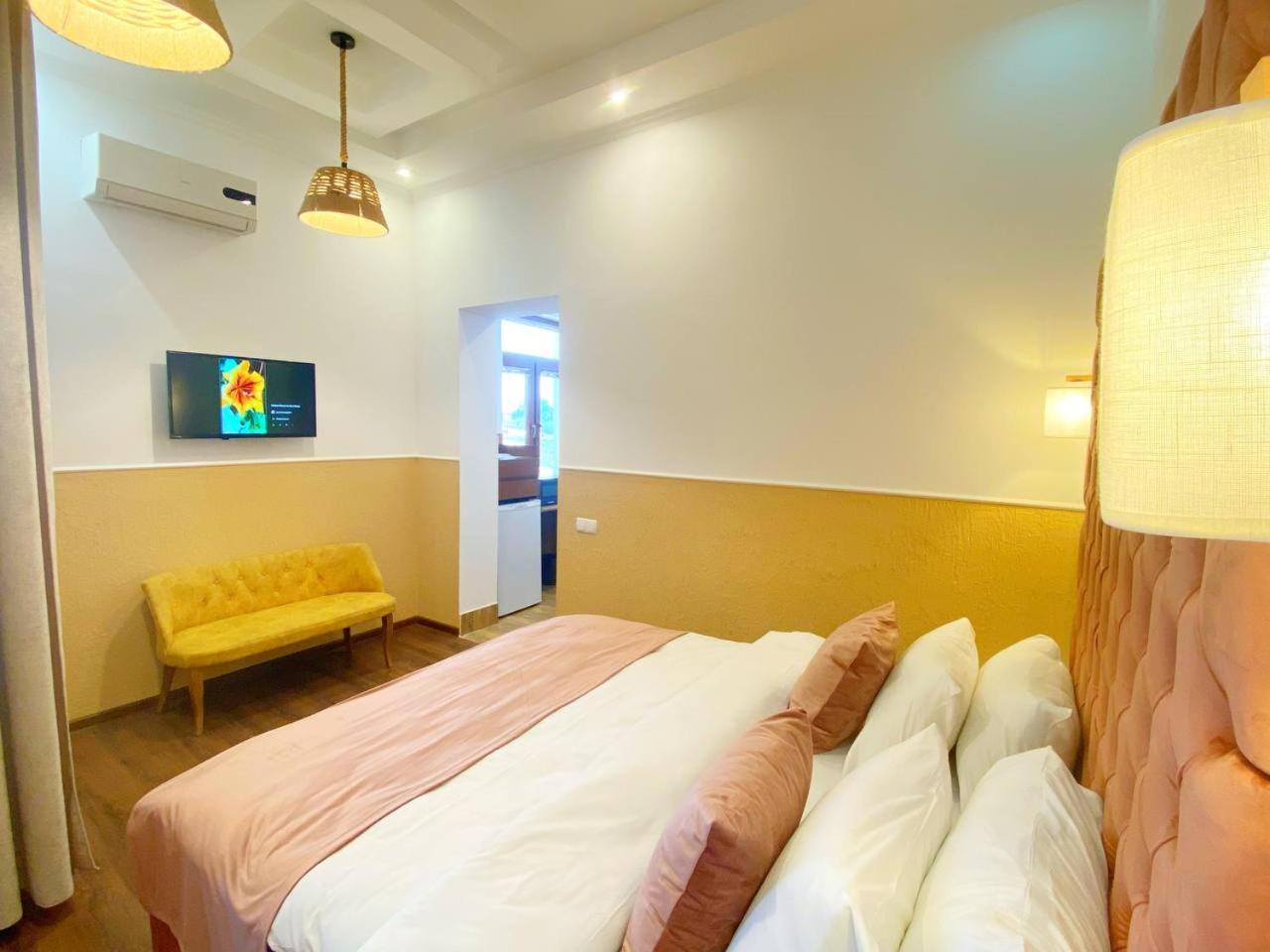 Hotel Orange Kutaisi Exterior photo